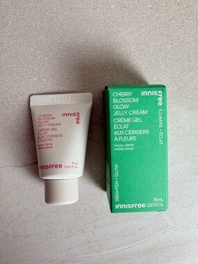 Innisfree cherry blossom glow jelly cream .50ml